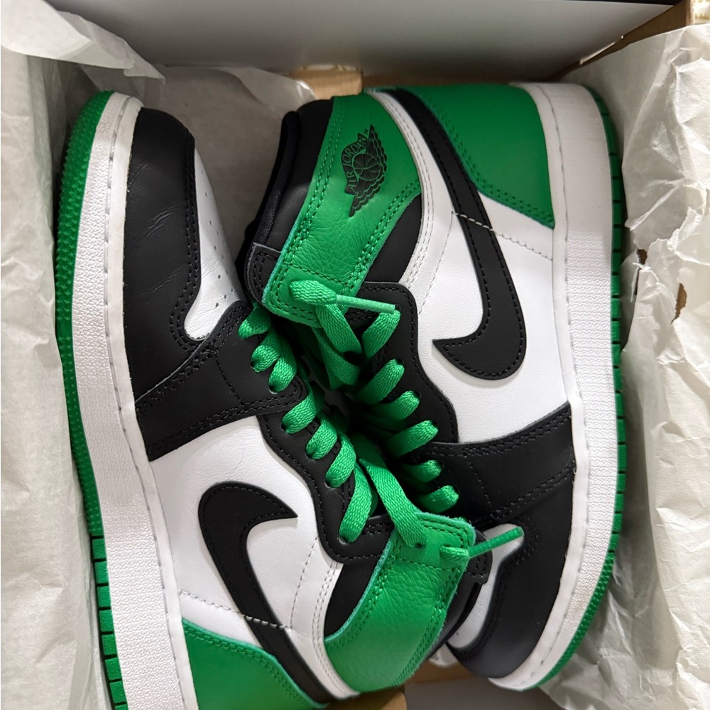 Nike Air Jordan Black and Green Box